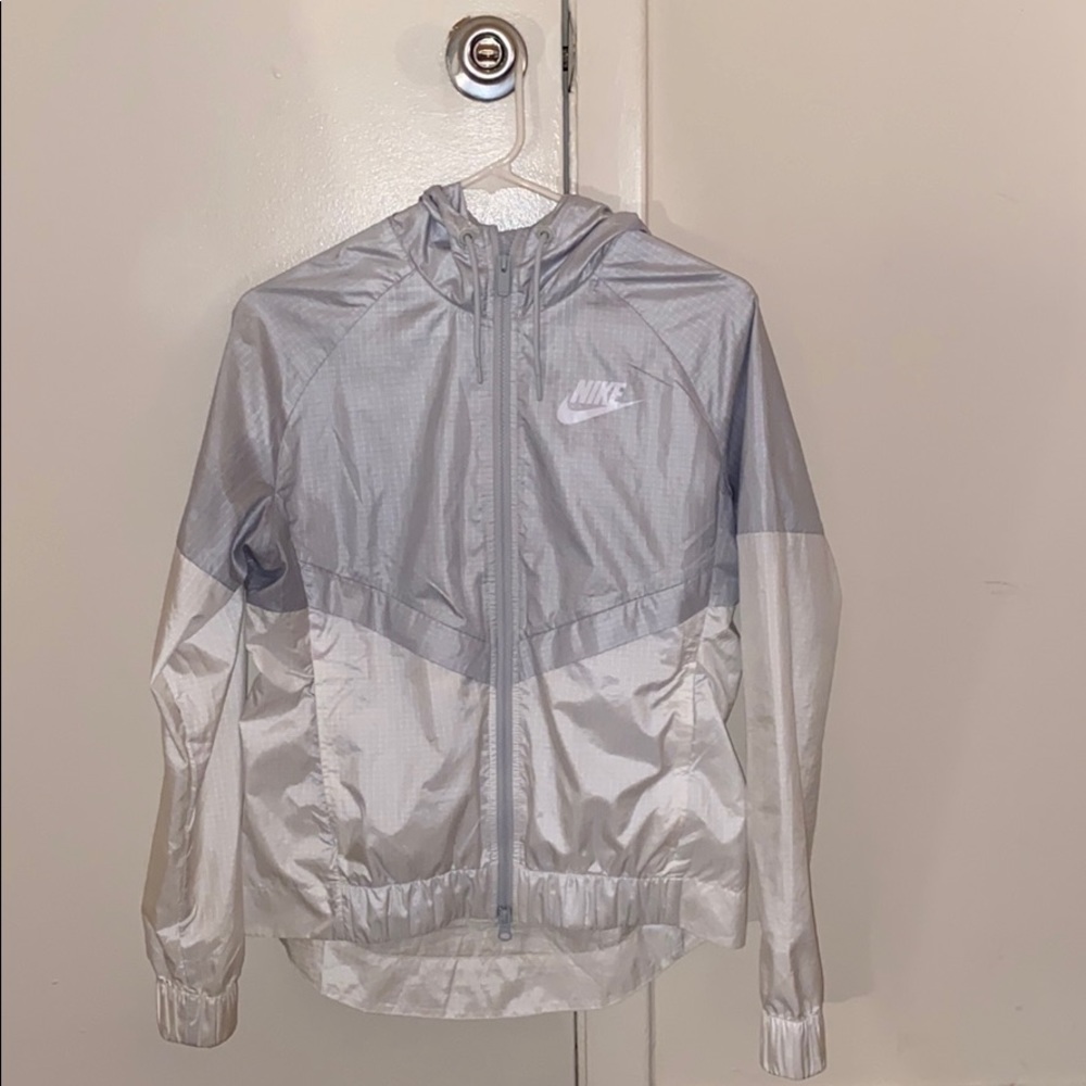 Women’s Nike wind breaker